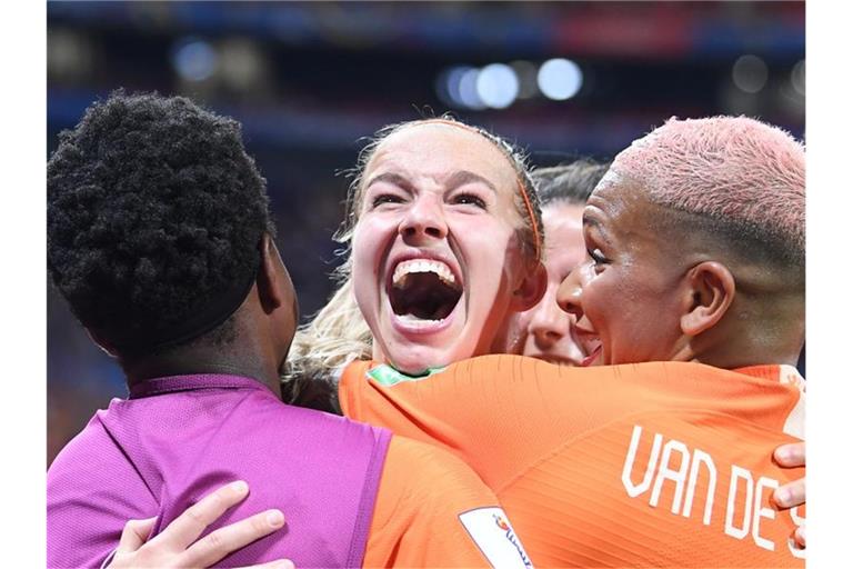 Jackie Groenen (M.) schoss die Niederlande ins WM-Finale. Foto: Sebastian Gollnow