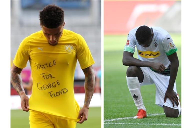 Jadon Sancho (l) trägt ein Trikot mit dem Schriftzug „Justice for George Floyd“. Gladbachs Marcus Thuram kniet auf dem Rasen. Foto: Lars Baron/Getty Images Europe/Pool/dpa;Martin Meissner/AP Pool