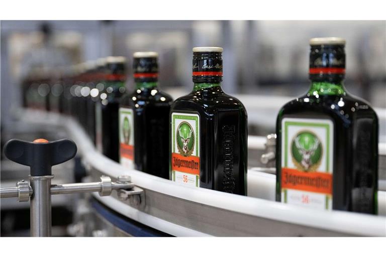 Jägermeister trotzt dem schwachen Markt und verkauft deutlich mehr Flaschen seines Kräuterlikörs. (Archivbild)
