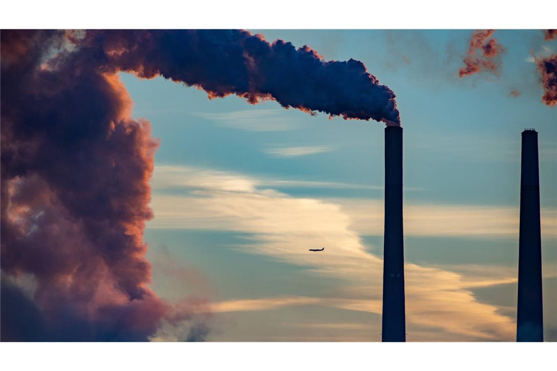 Klimakrise kostet Millionen von Menschenleben Jährlich sterben rund 2,5 Millionen Menschen durch die Luftverschmutzung, die direkt auf die Verbrennung fossiler Energieträger zurückzuführen ist.