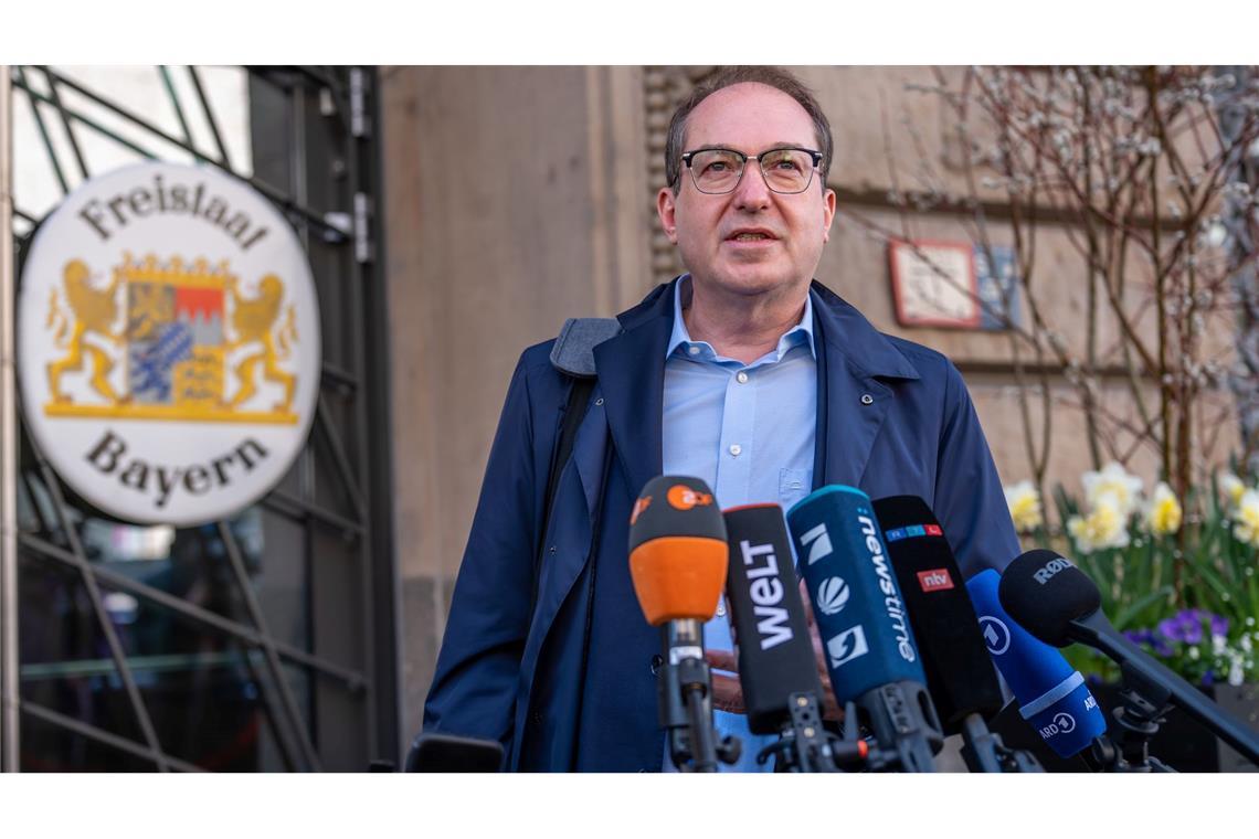 CDU/CSU-Kabinettsliste: Erfahrung und kleine Überraschungen Jahrelang steuerte Alexander Dobrindt die CSU-Linie durch die Berliner Bundespolitik - nun wechselt er erneut ins Kabinett.