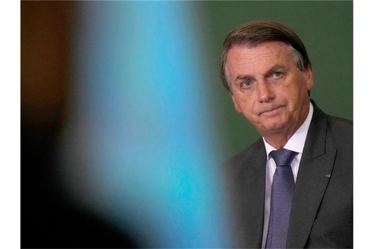 Jair Bolsonaro wird auch vorgeworfen, den Erwerb von Impfstoffen ausgeschlagen zu haben. Foto: Eraldo Peres/AP/dpa