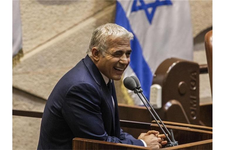 Jair Lapid, Vorsitzender der oppositionellen Zentrums-Partei Jesch Atid, während der Sitzung in der Knesset. Foto: Ilia Yefimovich/dpa