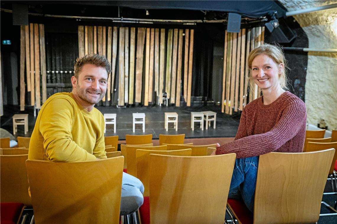 Der Neue im Backnanger Bandhaus-Theater Jakob Dambacher-Walesch und Juliane Putzmann freuen sich auf die Zusammenarbeit. Foto: Alexander Becher