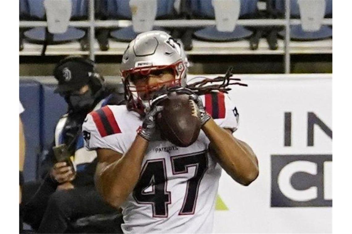 Jakob Johnson von den New England Patriots in Aktion. Foto: Elaine Thompson/AP/dpa/Archivbild