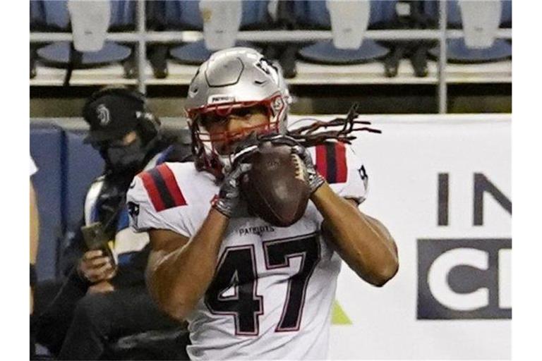 Jakob Johnson von den New England Patriots in Aktion. Foto: Elaine Thompson/AP/dpa/Archivbild