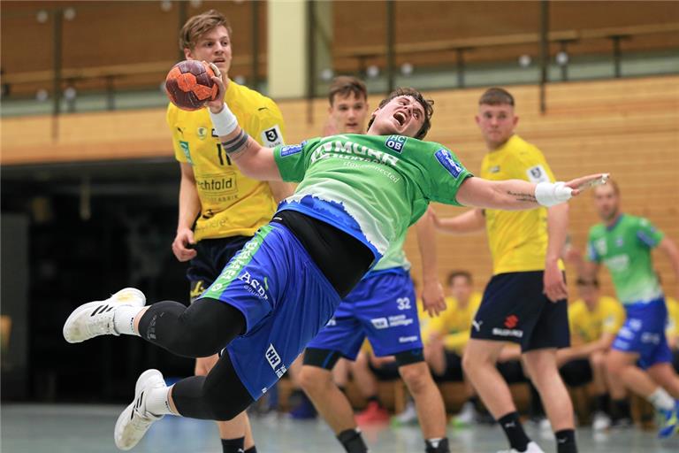 Jakub Strýc (beim Wurf) will sich mit dem HC Oppenweiler/Backnang bei der Aufstiegsrunde mächtig ins Zeug legen. Foto: A. Becher