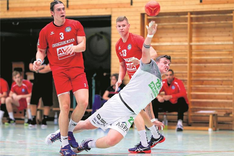 Jakub Strýc und der HCOB setzten sich bei ihrer Generalprobe gegen Oftersheim/Schwetzingen klar durch. Foto: A. Becher