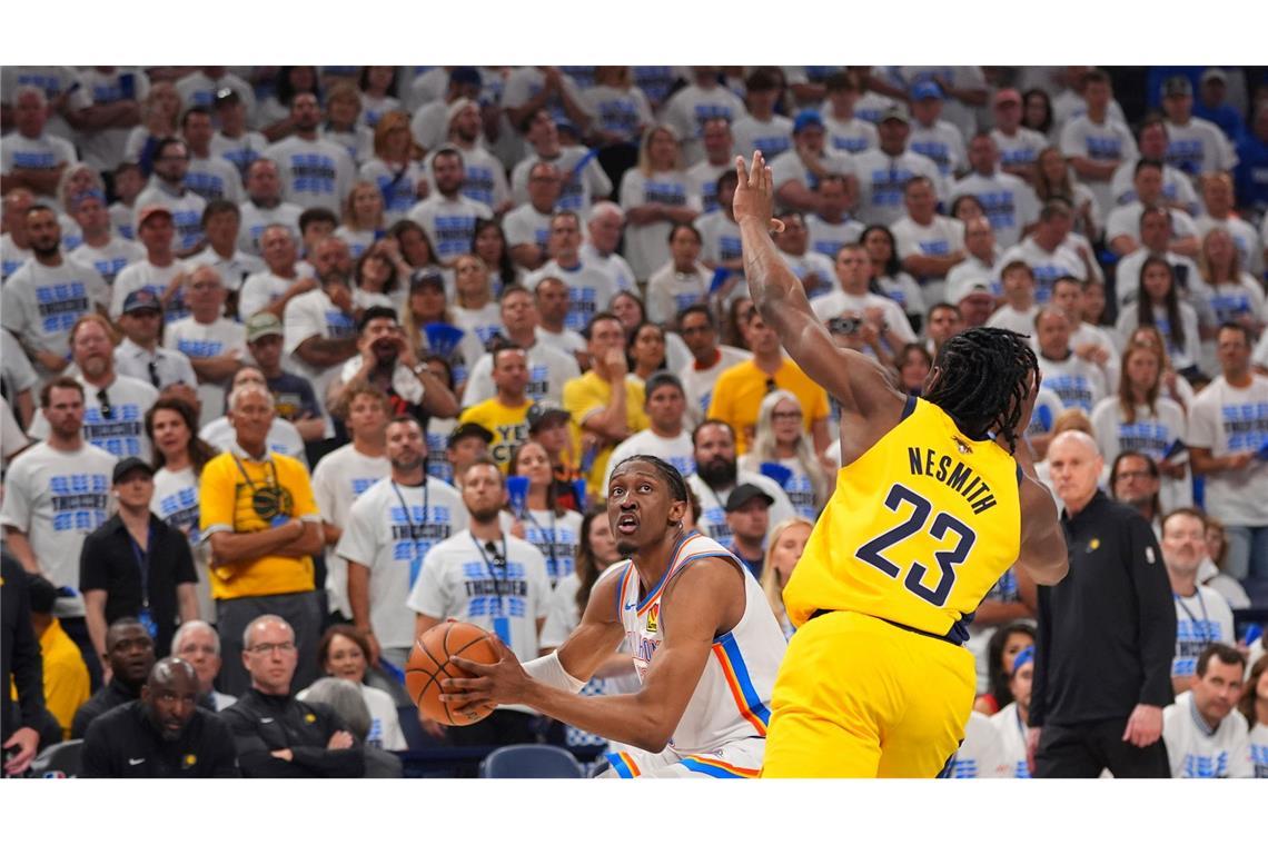 Hartensteins OKC fehlt noch ein Sieg zum Titel in der NBA Jalen Williams (l) hatte einen ganz großen Abend beim Sieg für OKC.