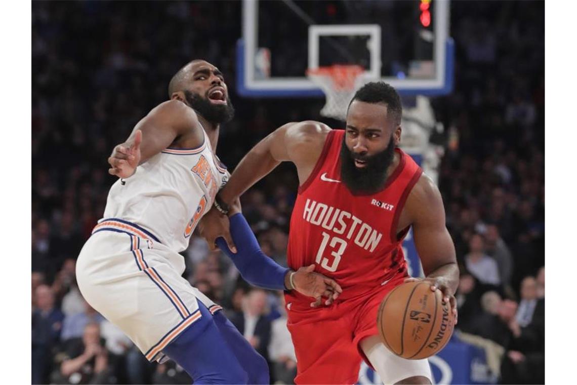 61 Punkte: Gala-Vorstellung von NBA-Star Harden James Harden (r) von den Houston Rockets erzielte 61 Punkte gegen die New York Knicks. Foto: Frank Franklin Ii/AP/dpa