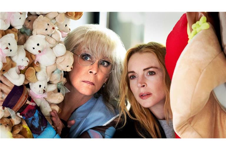 Jamie Lee Curtis (li.) und  Lindsay Lohan in  „Freakier Friday“.