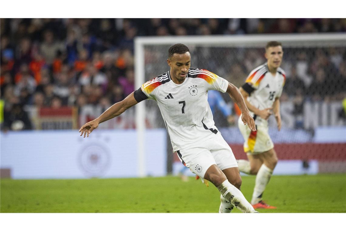 „Halte nichts davon“ – Amiri äußert sich zu Pfiffen gegen Woltemade Jamie Leweling (Note 2,5): Der Stuttgarter rückte in die Mannschaft und auf die rechte Seite. Mit einigen guten Versuchen, seine Wucht einzusetzen. Kam nach der Pause gleich stark rein. Auch mit Zug zum Tor. Seine Flanken fanden jedoch keine Abnehmer.
