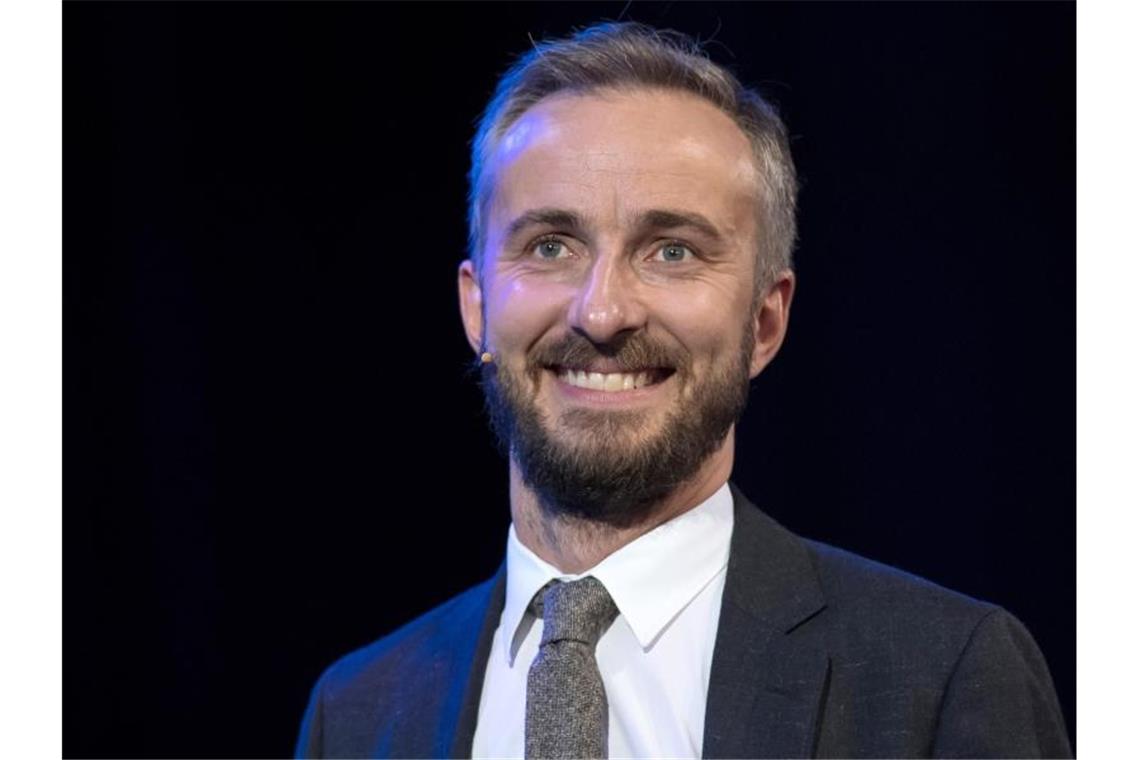 TV-Satiriker Jan Böhmermann ist nun SPD-Genosse Jan Böhmermann ist offiziell in die SPD aufgenommen worden. Foto: Sven Hoppe/dpa