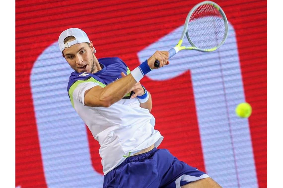 Neustart auf der ATP-Tour: Struff schreibt sich Packliste Jan-Lennard Struff konnte das erste Spiel auf Masters-Ebene nach der Corona-Pause glatt gewinnen. Foto: Andreas Gora/dpa