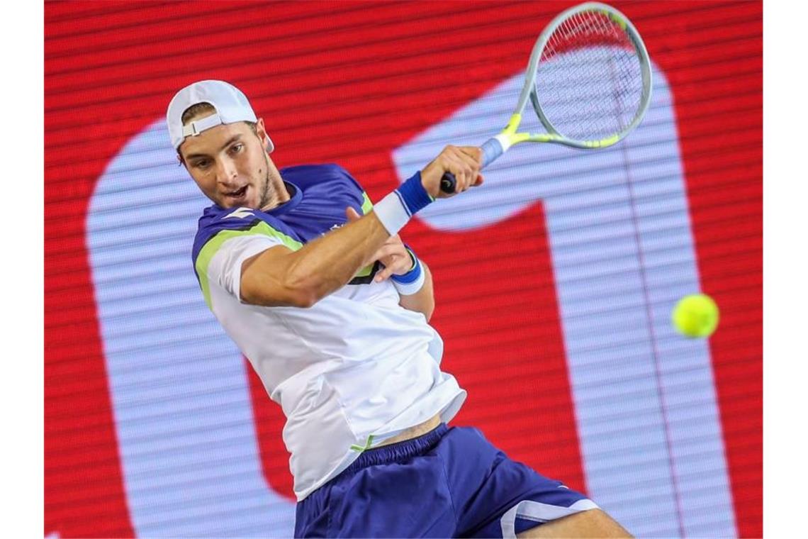 Jan-Lennard Struff konnte das erste Spiel auf Masters-Ebene nach der Corona-Pause glatt gewinnen. Foto: Andreas Gora/dpa