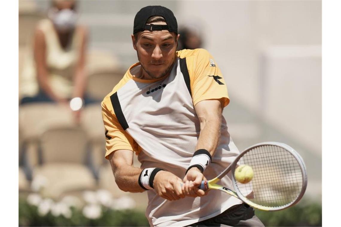 Jan-Lennard Struff schied bei den French Open in Paris aus. Foto: Thibault Camus/AP/dpa