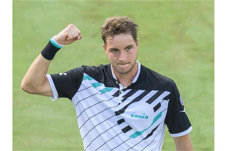 Jan-Lennard Struff steht nach dem Sieg über den Serben Miomir Kecmanovic in Stuttgart im Viertelfinale. Foto: Silas Stein