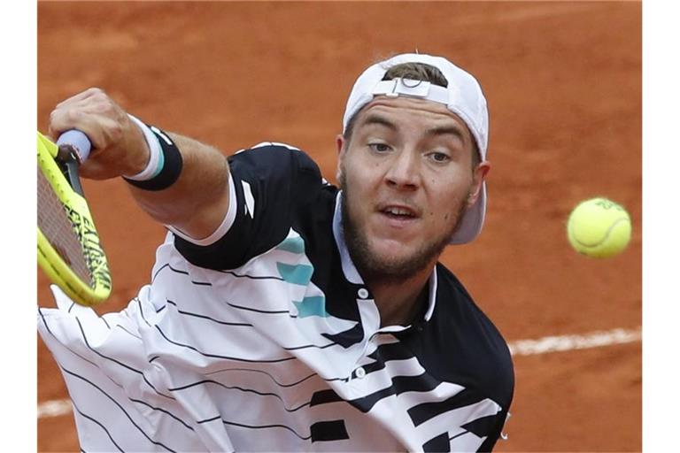Jan-Lennard Struff war gegen Novak Djokovic quasi chancenlos. Foto: Christophe Ena/AP