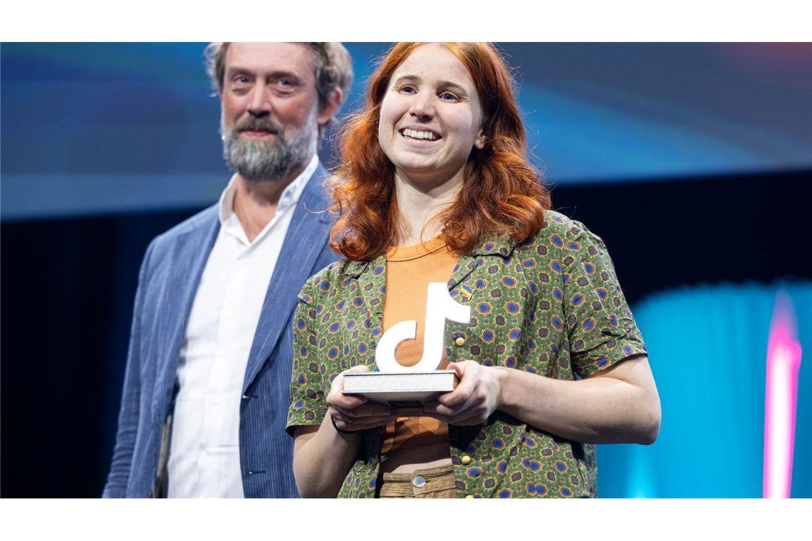 Tiktok-Awards: Junge Fans küren ihre Buch-Stars Jana Brammer ist Gewinnerin der Kategorie "Indie Buchhandlung & Bibliothek des Jahres".
