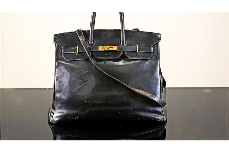 Jane Birkins berühmte Birkin-Tasche im Auktionshaus Sotheby’s in Paris (Archivfoto).
