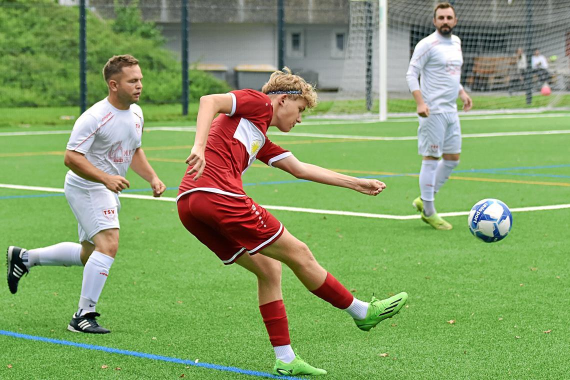 Spielsperre nach Fair-Play-Lob Jannick Maurer (Mitte) ist für den monatlichen Fair-Play-Preis des WFV nominiert gewesen. Archivfoto: Tobias Sellmaier