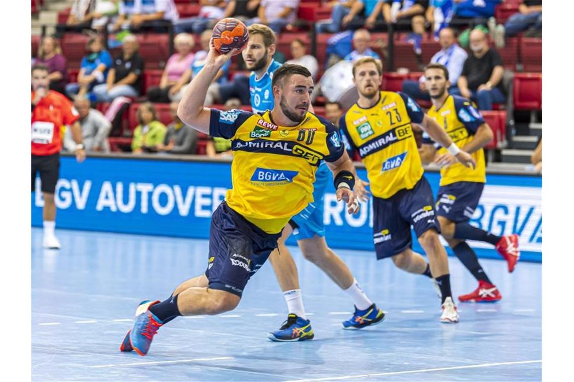 Löwen-Handballer und Balingen siegen zum Turnier-Auftakt Jannik Kohlbacher (Loewen) in Aktion. Foto: Marco Wolf/dpa