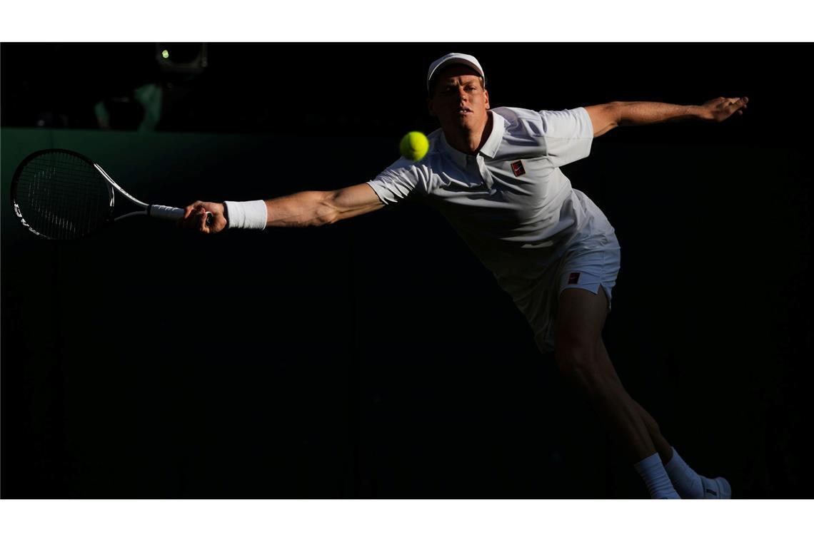 Verletzungsdrama: Sinner in Wimbledon nach Aufgabe weiter Jannik Sinner kommt in Wimbledon weiter.