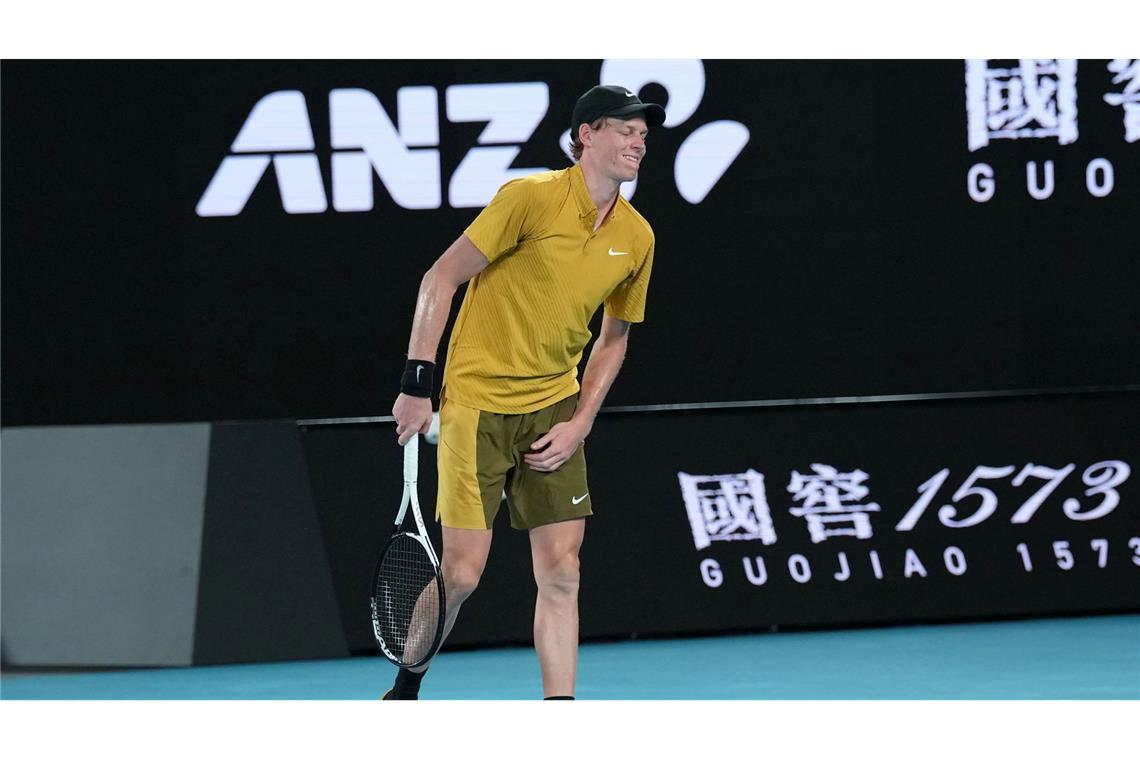 Jannik Sinner litt im heißen Melbourne unter Krämpfen.