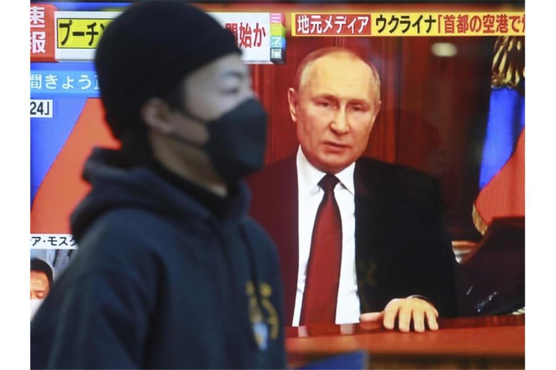 Japan friert die Guthaben weiterer russischer Organisationen ein. Foto: Koji Sasahara/AP/dpa