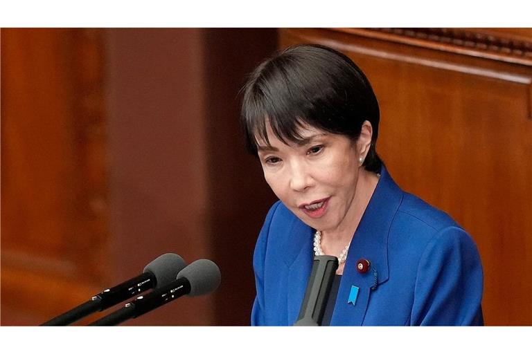 Japans erste Regierungschefin Takaichi hebt den Verteidigungsetat schneller an als bislang geplant.