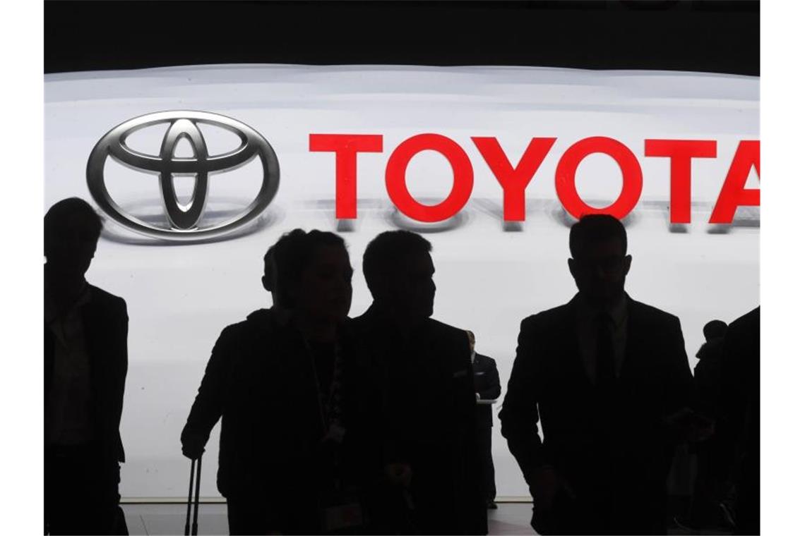 Japans größter Autobauer meldet einen Einbruch der Produktion. Foto: Uli Deck/dpa