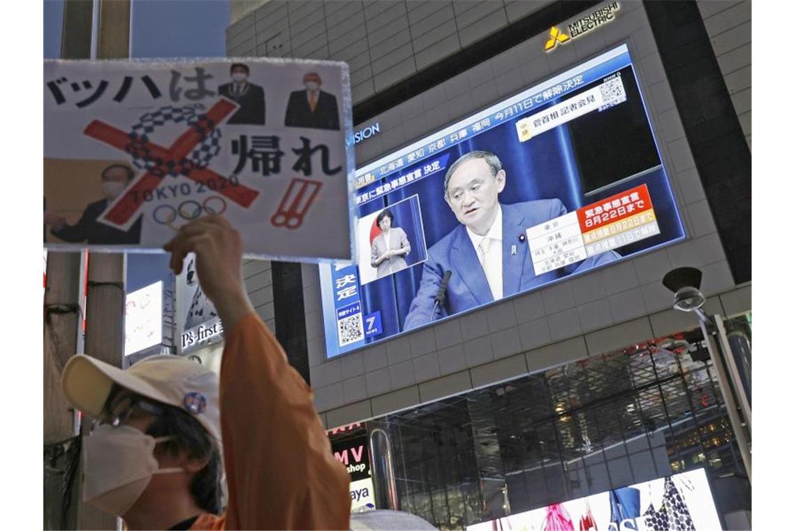 Japans Regierung wegen Olympia-Alkoholverbot unter Druck Japans Premierministers Yoshihide Suga steht bei der Bevölkerung in der Kritik. Foto: ---/Kyodo/dpa