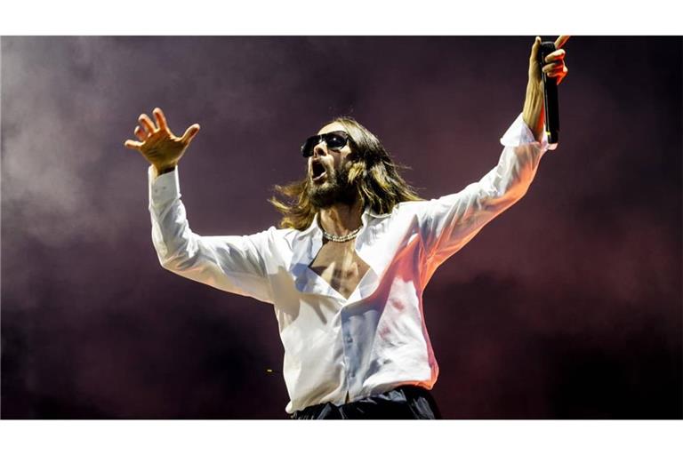 Jared Leto hat die Band Thirty Seconds To Mars zusammen mit seinem Bruder Shannon Leto gegründet.