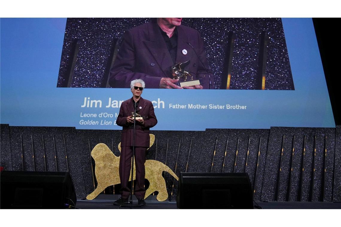 Goldener Löwe in Venedig für Jim Jarmusch Jarmusch während der Dankesrede.