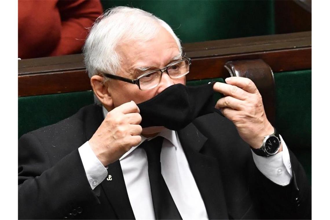 Jaroslaw Kaczynski ist Chef der Regierungspartei Recht und Gerechtigkeit PiS und gilt als der eigentliche starke Mann Polens. Foto: Radek Pietruszka/PAP/dpa