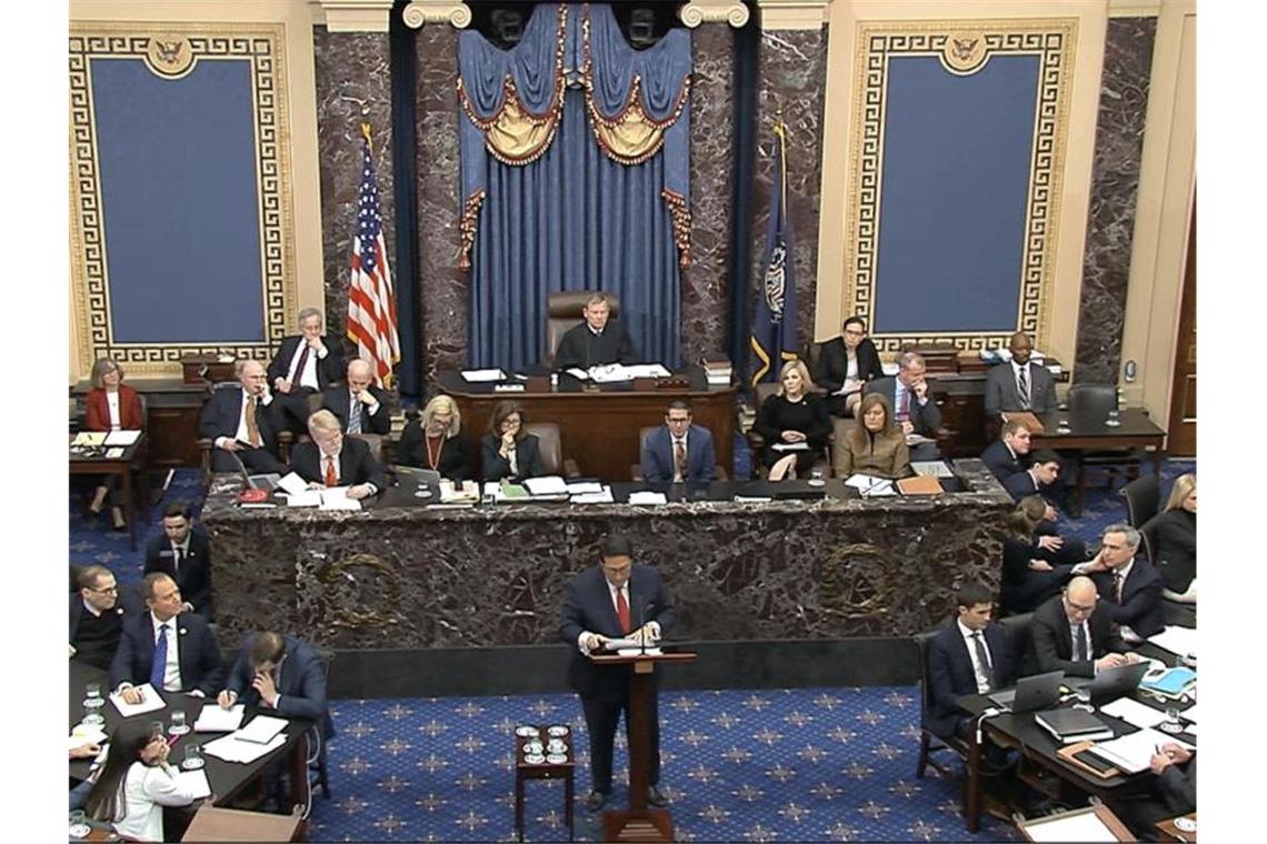 Impeachment: Trumps Verteidiger weisen Vorwürfe zurück Jay Sekulow, einer von Donald Trumps persönlichen Anwälten und Co-Leiter seines Verteidigerteams, spricht im US-Senat in Washington. Foto: -/Senate Television/AP/dpa