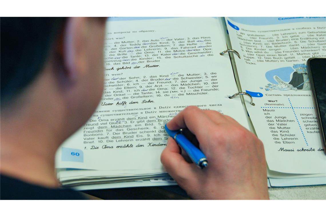 Je länger der Krieg in der Ukraine andauert, desto wichtiger ist für die von dort geflüchteten Menschen, dass sie die Sprache des Aufnahmelandes lernen. (Symbolfoto)