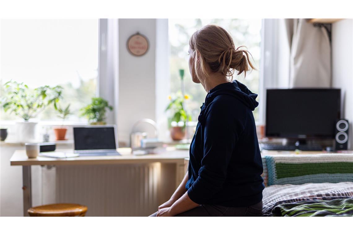 Je mehr Zeit Menschen vor dem Bildschirm verbringen, desto einsamer fühlen sie sich – laut einer Studie aus Baden-Württemberg.