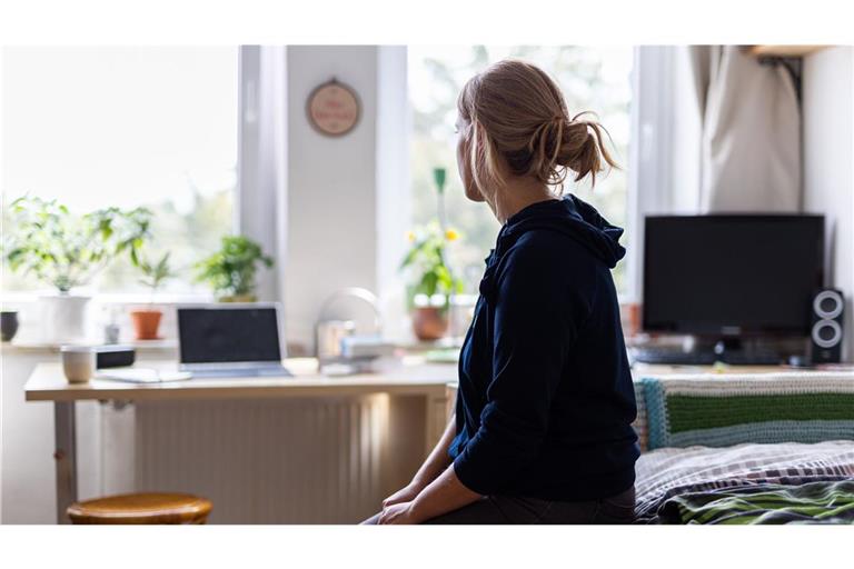 Je mehr Zeit Menschen vor dem Bildschirm verbringen, desto einsamer fühlen sie sich – laut einer Studie aus Baden-Württemberg.