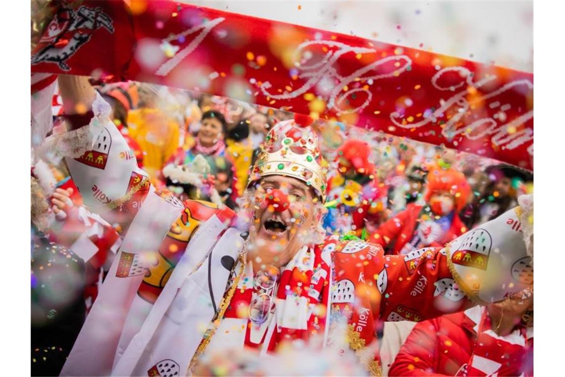 Riesenandrang zum Karnevalsauftakt in Köln