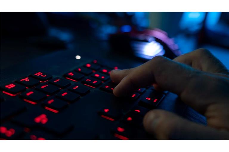 Jeder neunte Internetnutzer in Deutschland (11 Prozent) wurde im vergangenen Jahr Opfer von Cyberkriminalität. (Symbolbild)