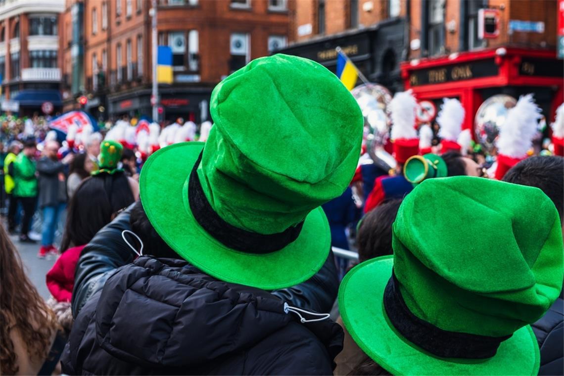 Jedes Jahr am 17. März wird der Saint Patrick's Day gefeiert. Alles Wichtige zum Ursprung und der Geschichte des grünen Feiertages im Überblick.