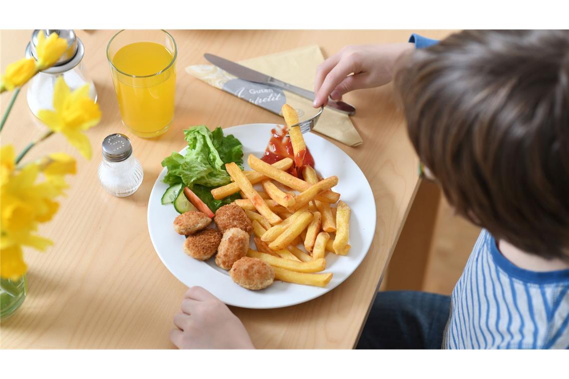 Britisches Werbeverbot für Junk-Food wird umgesetzt Jedes zehnte Kind im Alter von vier Jahren in Großbritannien leidet an Fettleibigkeit. (Symbolbild)