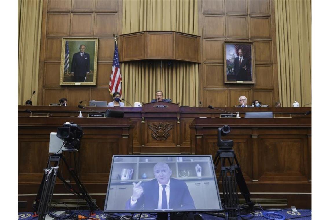 Jeff Bezos, Gründer von Amazon, spricht via Videokonferenz bei einer Anhörung im US-Kongress. Foto: Graeme Jennings/Pool Washington Examiner/AP/dpa