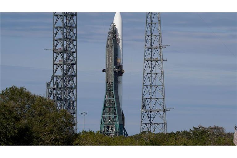 Jeff Bezos tritt mit den Raketen von Blue Origin gegen Elon Musks SpaceX an. (Archivbild)