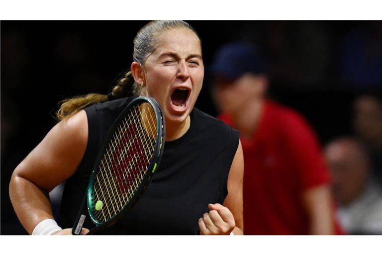 Jelena Ostapenko jubelt über ihren Erfolg in Stuttgart.