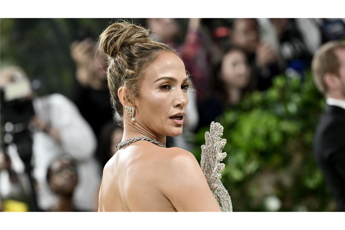 Jennifer-Lopez-Milbe: „Litarachna lopezae“ ist eine Wassermilbe, die in einigen Gewässern in Puerto Rico in Tiefen von bis zu 70 Metern vorkommt. Die Entdecker haben sie nach US-Popsängerin Jennifer Lopez benannt, die puerto-ricanischer Herkunft ist.
