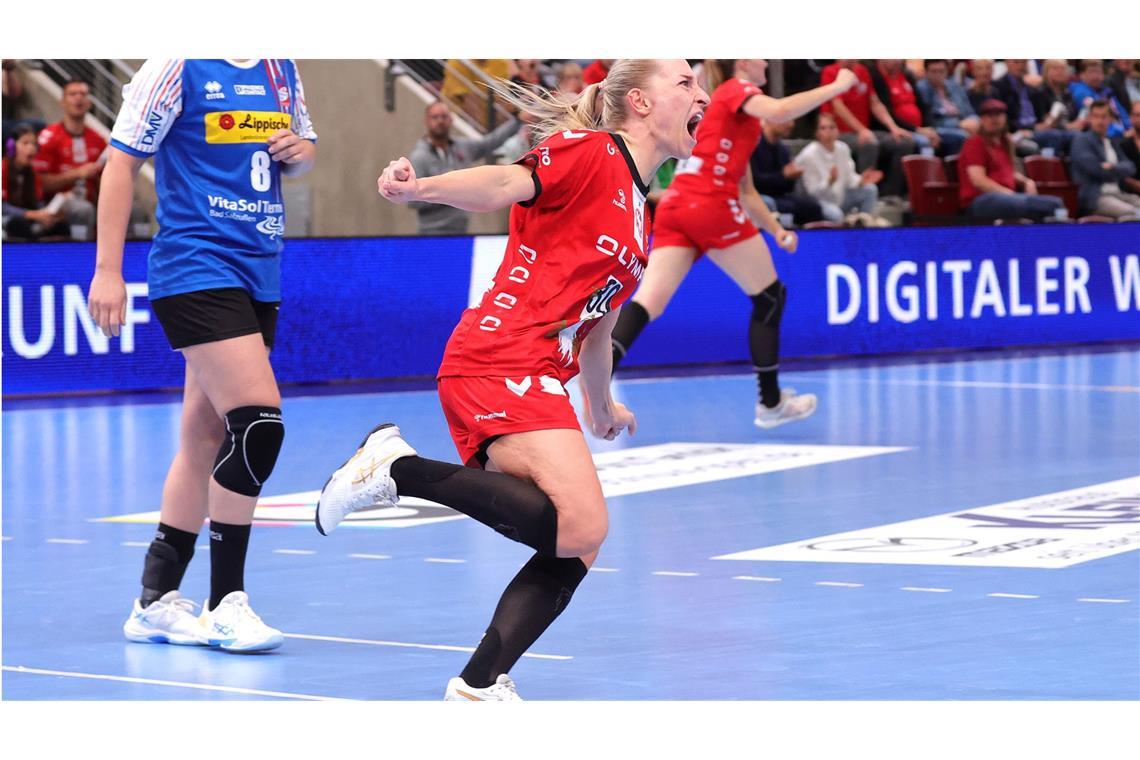 HB Ludwigsburg fehlt noch ein Sieg zur deutschen Meisterschaft Jenny Behrendt dreht jubelnd ab.
