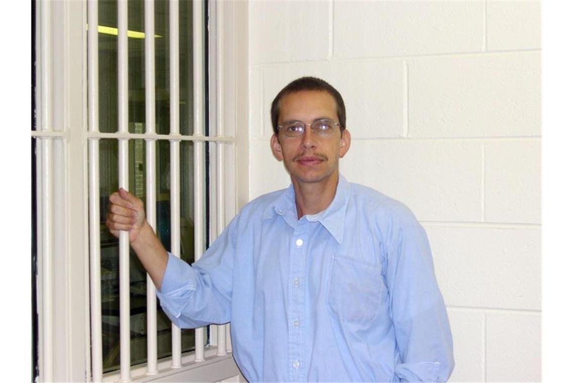 Jens Söring im Jahr 2003 in der US-Justizvollzugsanstalt Brunswick Co. Foto: Carlos Santos/AP/dpa