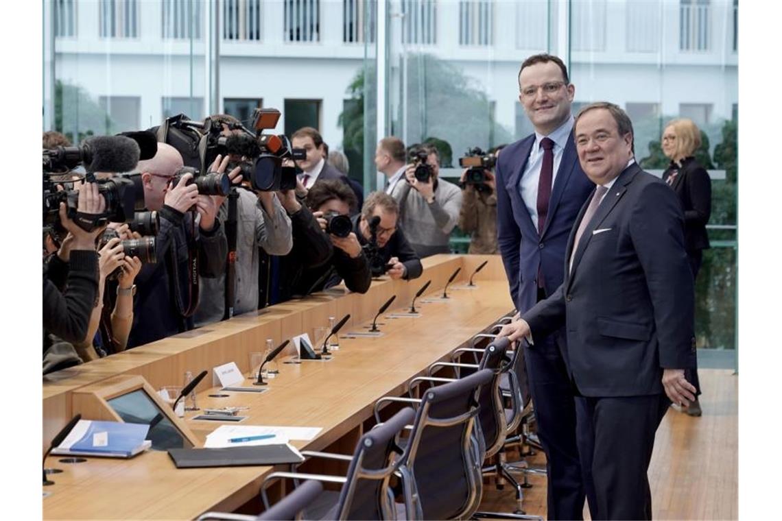 Kampfabstimmung um CDU-Vorsitz: CDU vor Richtungsentscheid Jens Spahn als Stellvertreter und Armin Laschet als Parteichef? Das Duo aus NRW hat einen gemeinsamen Plan. Foto: Michael Kappeler/dpa